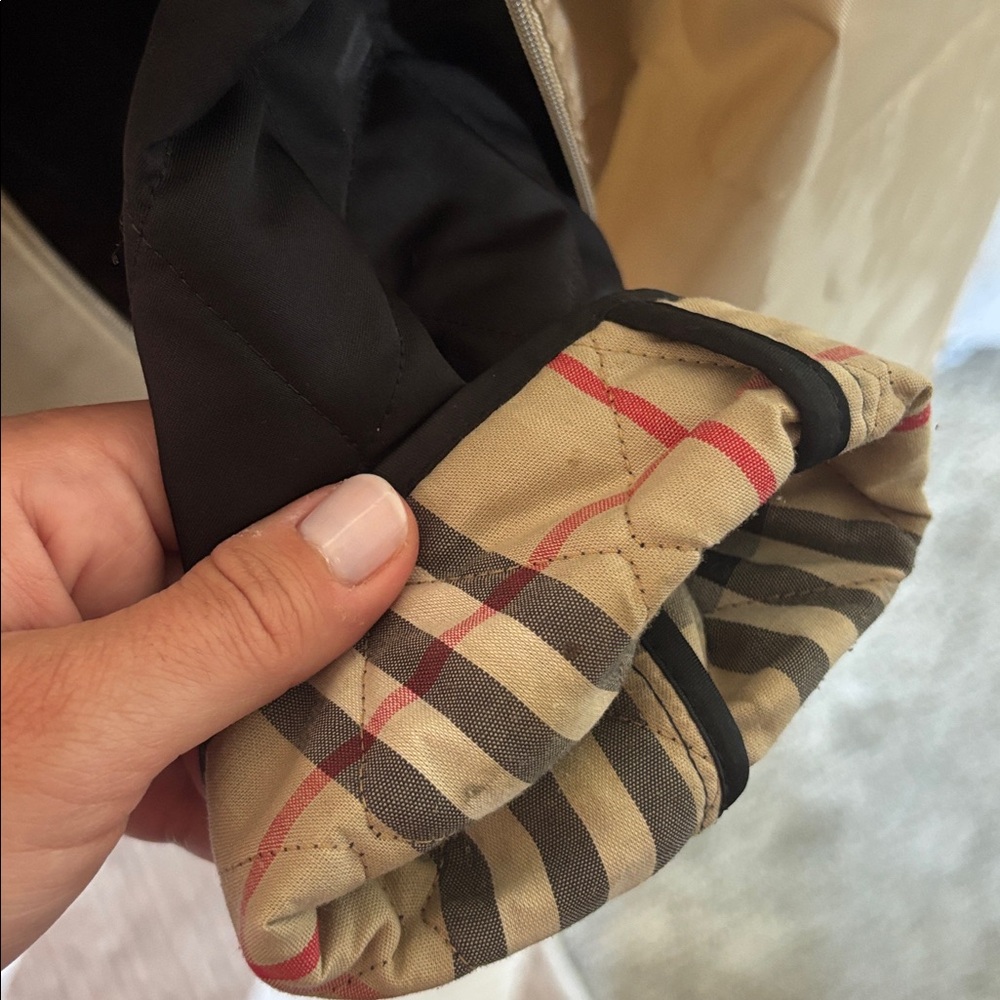 Burberry Black Quilted Women's Jacket - Picture 14 of 14